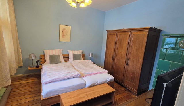 Spacious apartment for up to 4 people in Wansdorf in a listed building
