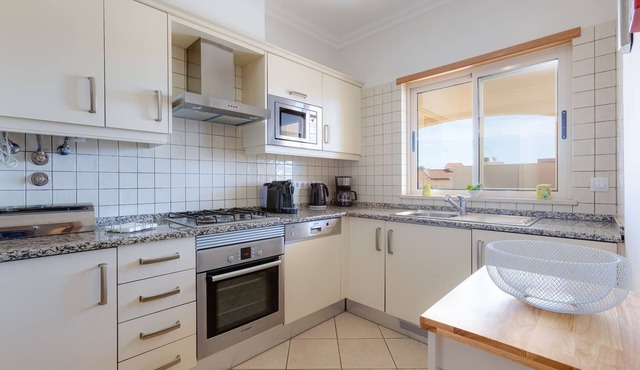 Spacious apart with pool, gym in Albufeira