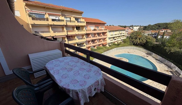 Spacious Apartment with Mezzanine and Parking, Near the Beach
