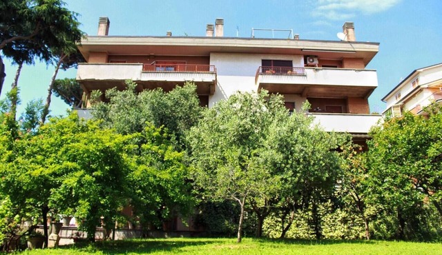 SPACIOUS APARTMENT 10 MINUTES FROM S. PETER