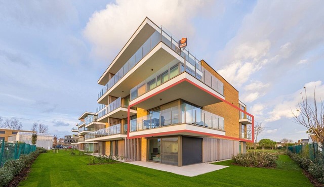 Spacious apartment with sunny terrace