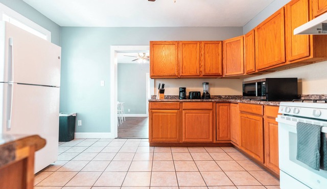 Spacious apartment close to UMass Medical