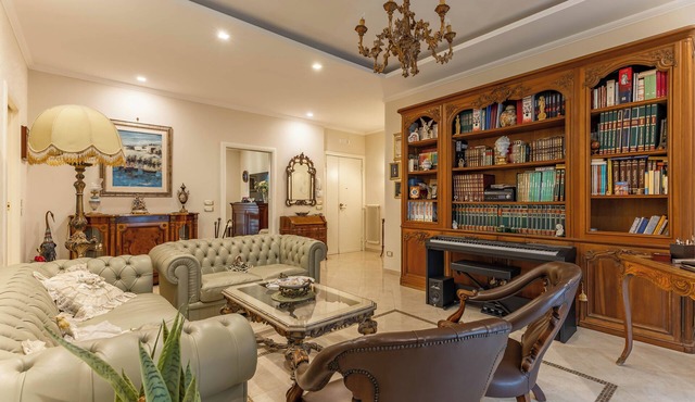 Spacious apartment, close to the sea, for vacation or work. Habitable porches.