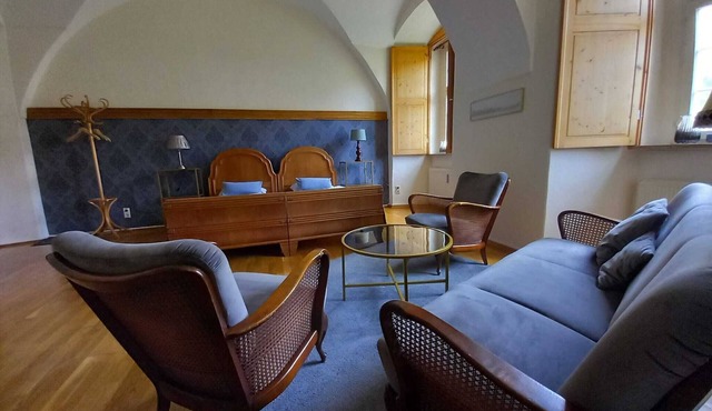 Spacious apartment with great views and 3,500m2 garden
