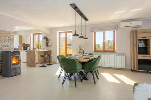 Spacious Apartment Double D - Happy Rentals