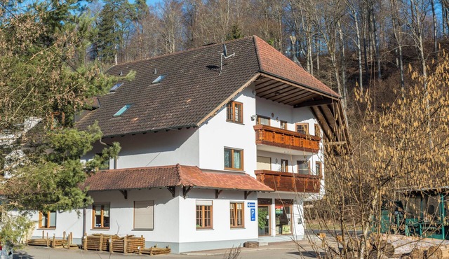 Spacious Apartment “Ferienwohnung Maria” in Rural Area with Wi-Fi
