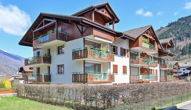 Spacious Apartment for 6 – Lake, Ski-in/Ski-out, Balcony & Wi-Fi