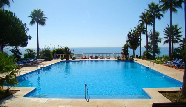 spacious apartment for 5 people on beachfront w. panoramis views