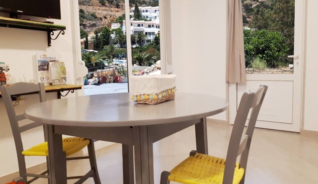 Spacious apartment with mountain views, large garden and terrace. Ideal location