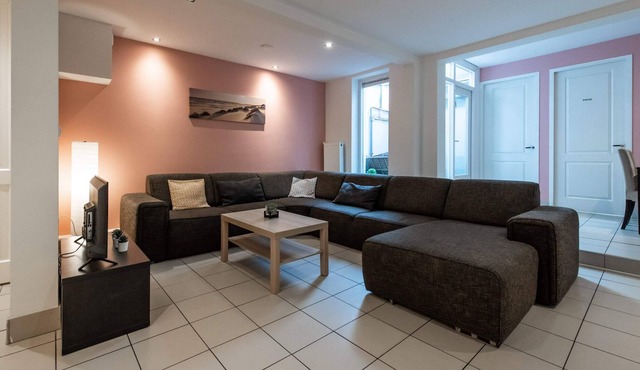 Spacious apartment in city center with private patio