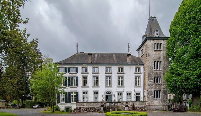 Spacious apartment in a 16th-century castle