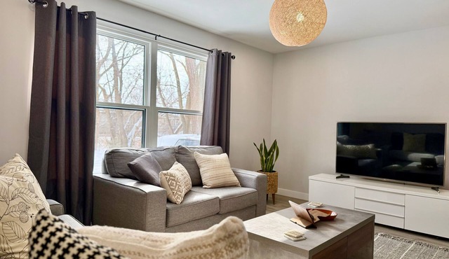 Spacious Apartment in DT Chatham