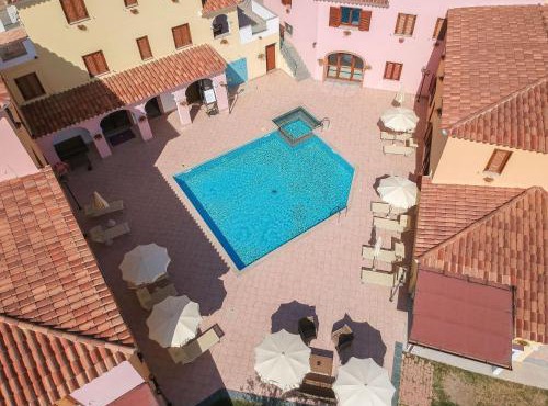 Spacious apartment with shared pool