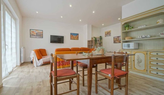 Spacious apartment near Rome, with indoor parking and garden