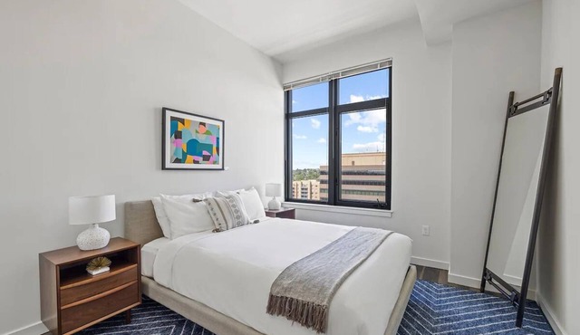 Spacious Apartment | Kitchen & Rooftop Access | Close to the Metro & Dining