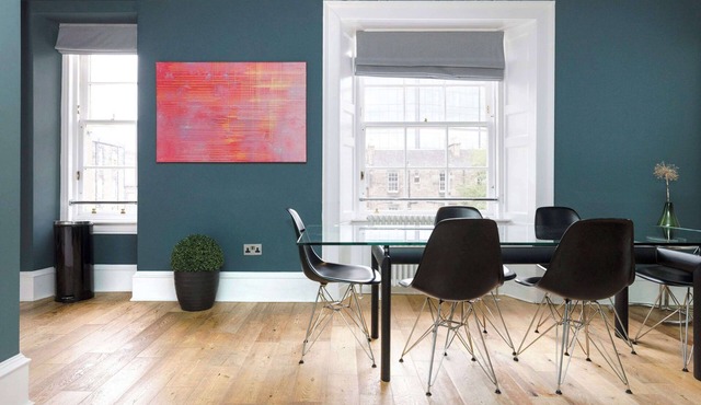 Spacious Apartment next to West End