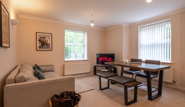 Spacious Apartment, Near to NEC and City Centre.
