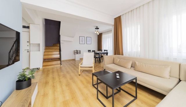 Spacious Apartment near Lara Beach in Muratpasa