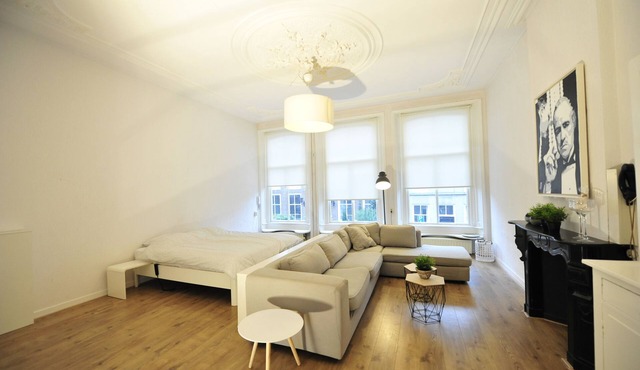 Spacious apartment in monumental building center Zaltbommel.