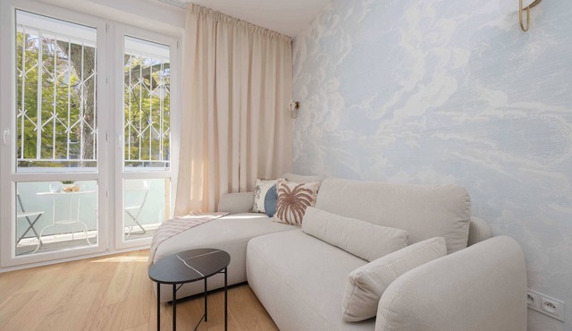 Spacious Apartment on Saska Kępa | Balcony | Close to Vistula River