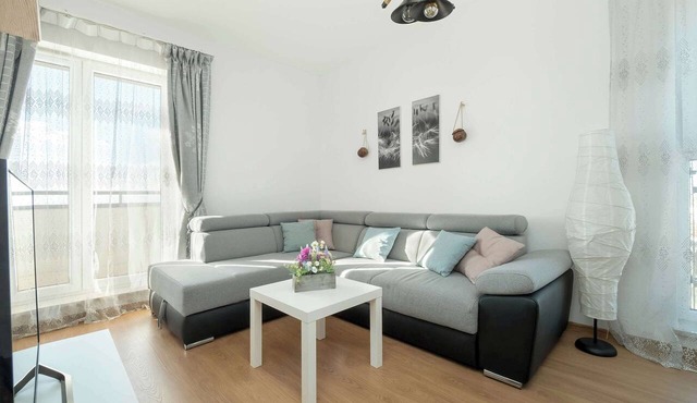Spacious Apartment | Three Bedrooms | Smart TV