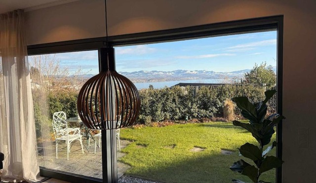 Spacious apartment with lake view and garden