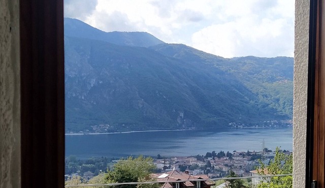 Spacious apartment with a view, very well equipped, between lake and mountain.