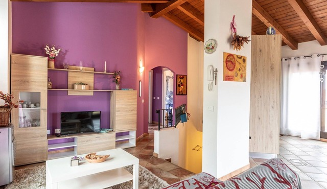 Spacious apartment with sea and mountain views