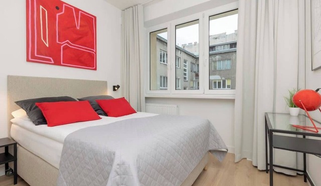 Spacious Apartment with 3 Bedrooms | Balcony | Center