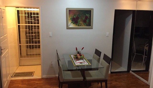 Spacious apartment with 3 bedrooms, including 1 suite, near Jardins shopping mall.