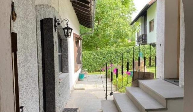 Spacious apartment with ski lift behind the house
