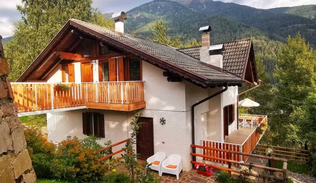 Spacious apartment with balcony and terrace. Rural location with great views!