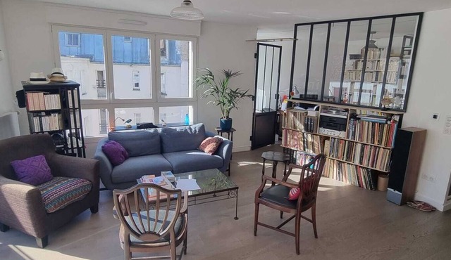 Spacious apartment with terrace at the foot of Montmartre