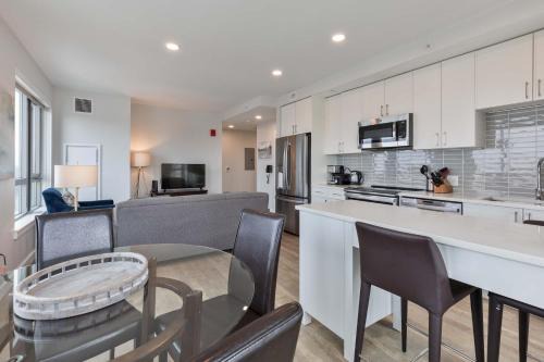 Spacious Apt Downtown
