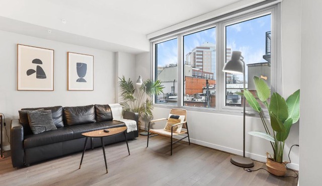 Spacious Apt Near Metro in Prime Area