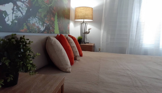 Spacious Apt Step to the River (1F)