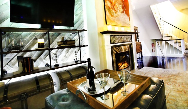 Spacious Artistic Home Steps To Georgetown And The White House!