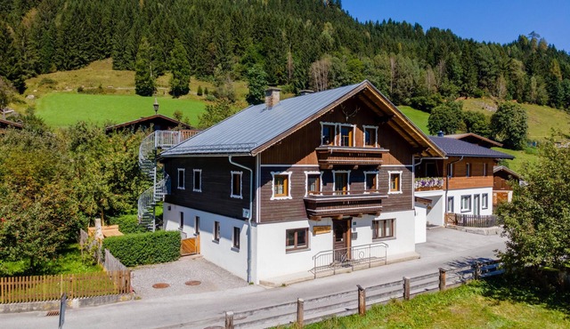 Spacious house with sauna near the ski lift