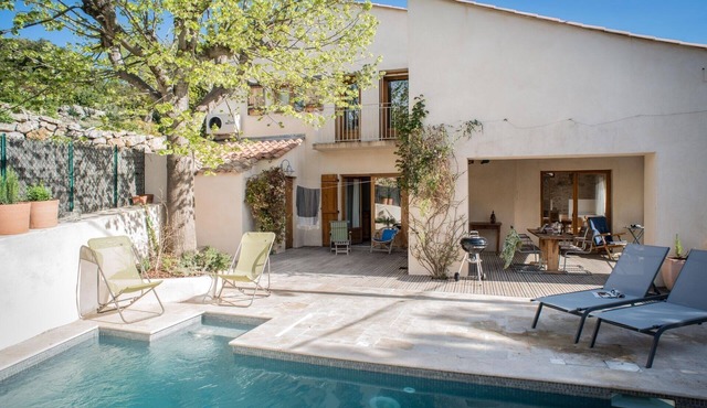 Spacious authentique house with a pool, which can be heated and lovely views