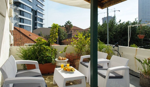 Spacious & Authentic Rooftop 1BR with private terrace Neve Tzedek, Shabazi