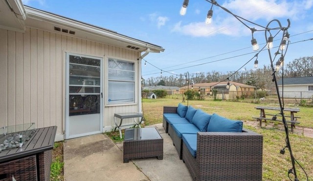 Spacious Backyard Alfresco Dining Pet Friendly