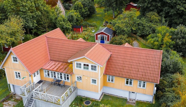 Spacious Baltic Sea Holiday Home in Istaby – Style, Sauna & Space for 18