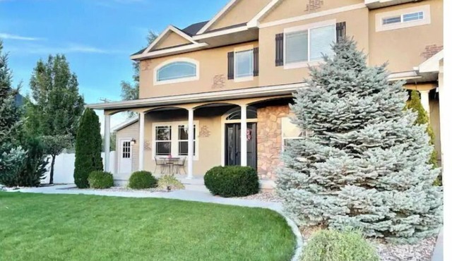 Spacious Basement Apartment w/Private Entrance