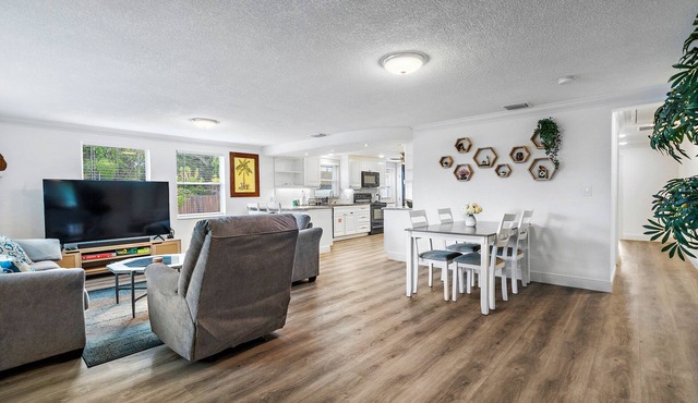 Spacious Beach Retreat Near Clearwater & Indian Rocks
