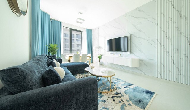 Spacious Beachfront 1 Bed in Blue Bay Walk