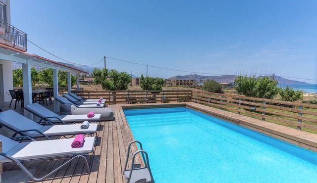 Spacious beachfront villa - Boutique Suites Alkioni - 7 bedrooms - 14+ persons