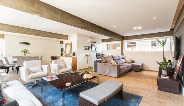 Spacious, modern and cozy apartment very well located