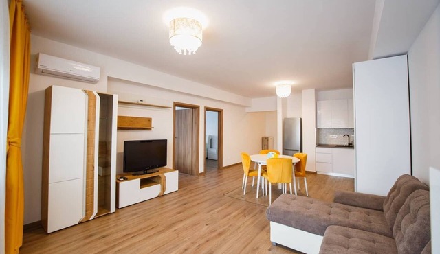 Spacious & Bright 2 bedroom Central Apartment