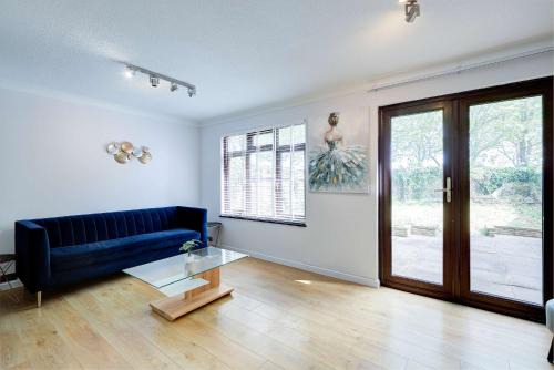 Spacious & Bright 3 Bedroom House in Peterborough