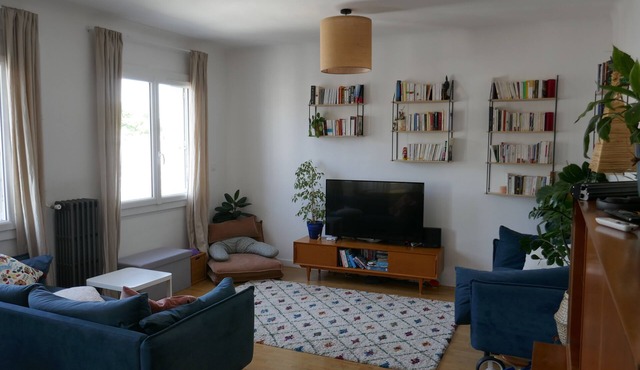 Spacious, bright architect-designed apartment in the heart of town